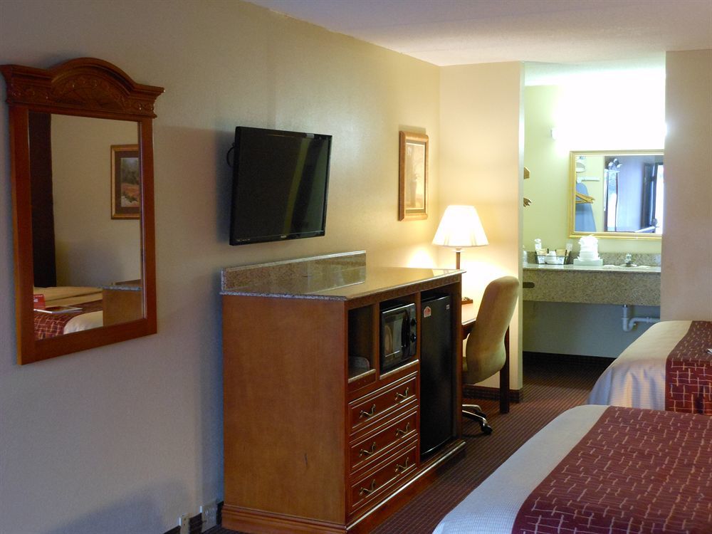 Red Roof Inn & Suites Pigeon Forge Parkway Exteriör bild
